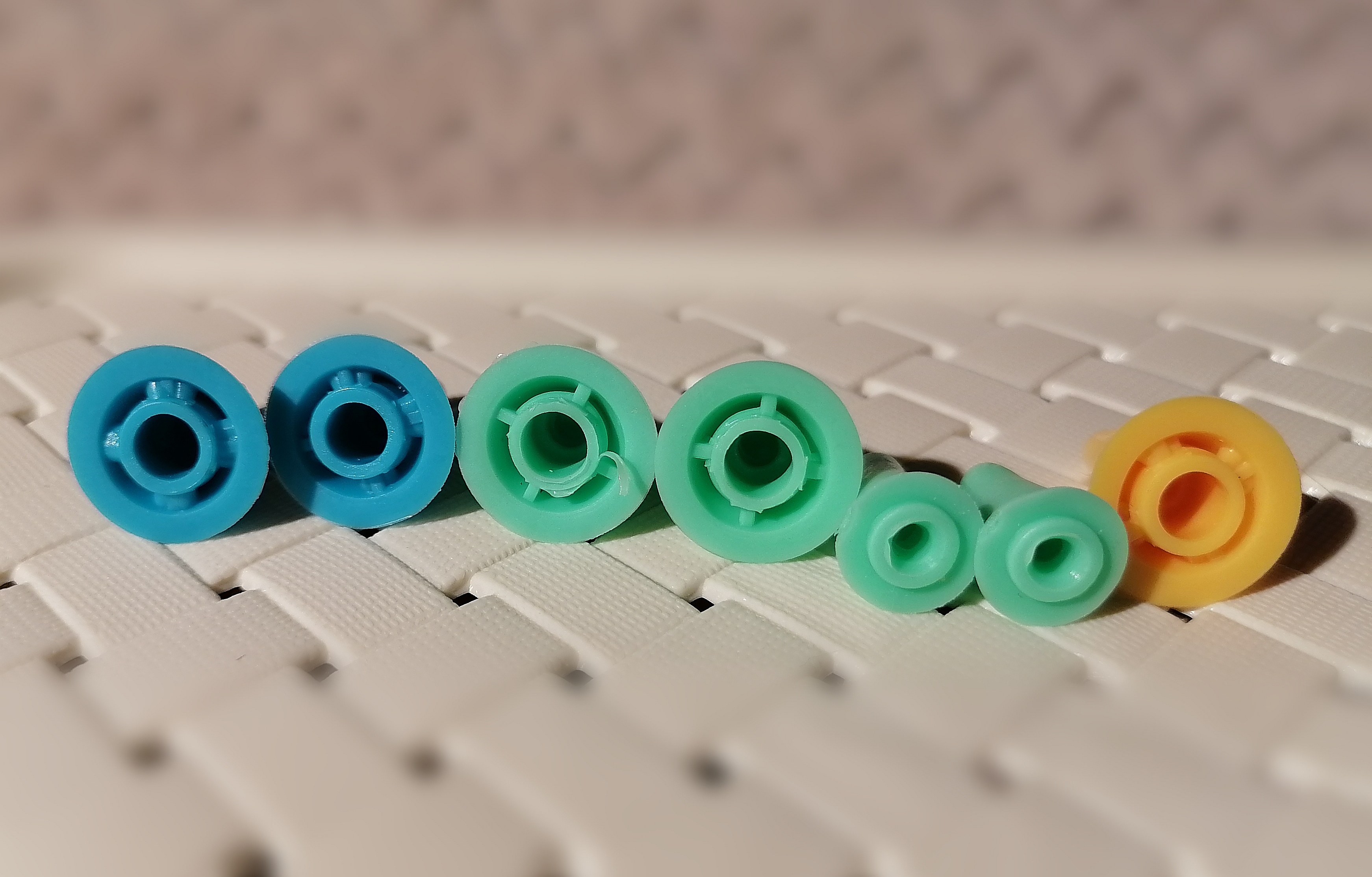 Фотография покупателя товара Набор заглушек для спиц, d = 1,8 / 1,3 см, 12 шт, цвет разноцветный