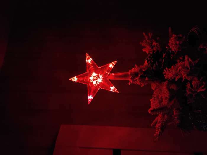 Фотография покупателя товара Светодиодная верхушка на ёлку «Звезда красная» 15 см, 10 LED, провод 2 метра, 220 В, свечение красное - Фото 13