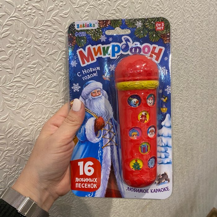 Фотография покупателя товара Музыкальная игрушка «Микрофон: С Новым годом!», 16 песенок, цвет красный - Фото 4