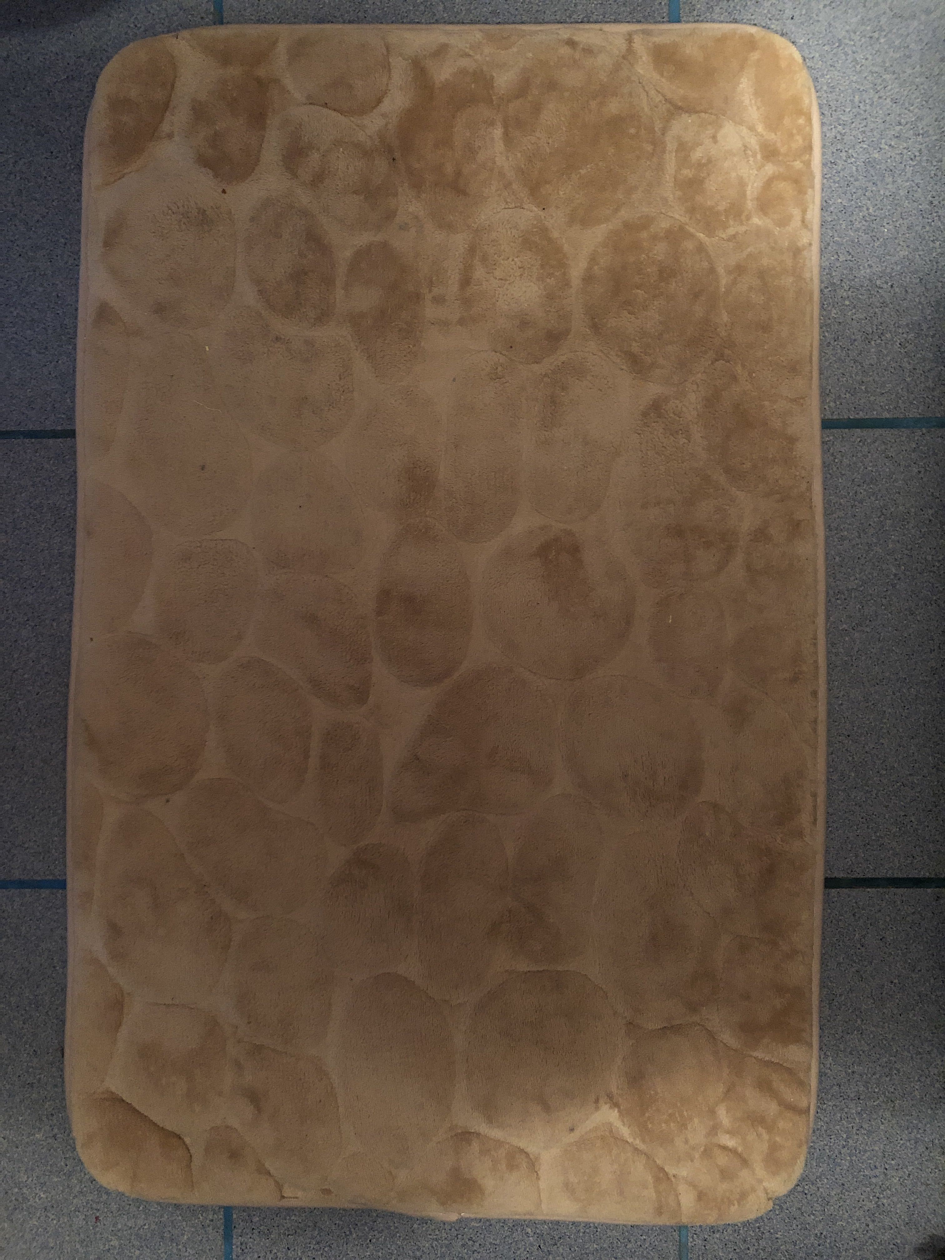Фотография покупателя товара Набор ковриков для ванной и туалета Доляна «Камни», объёмные, 2 шт, 40×50, 50×80 см, цвет бежевый - Фото 2
