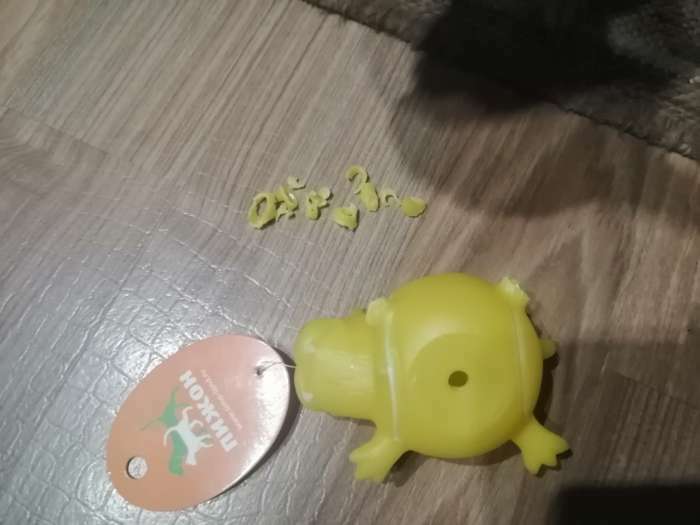 Фотография покупателя товара Игрушка пищащая "Собакомяч" для собак, 10 см, жёлтая - Фото 1