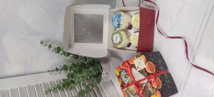 Фотография покупателя товара Коробка для капкейков «Новогодняя» 16 х 16 х 10 см, Новый год - Фото 1