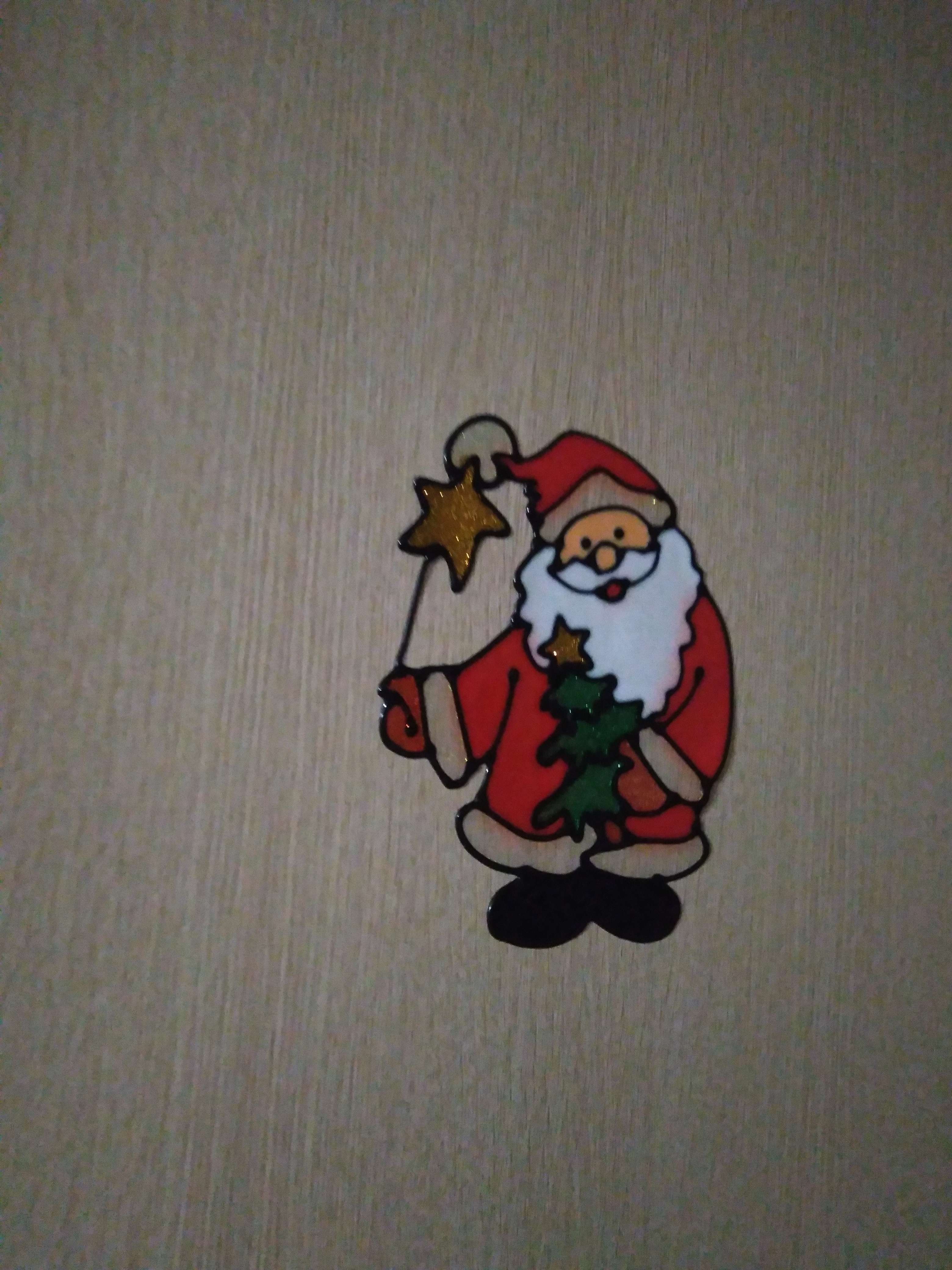Фотография покупателя товара Наклейка на стекло "Дед Мороз с ёлкой и мешком" 11х14 см - Фото 2