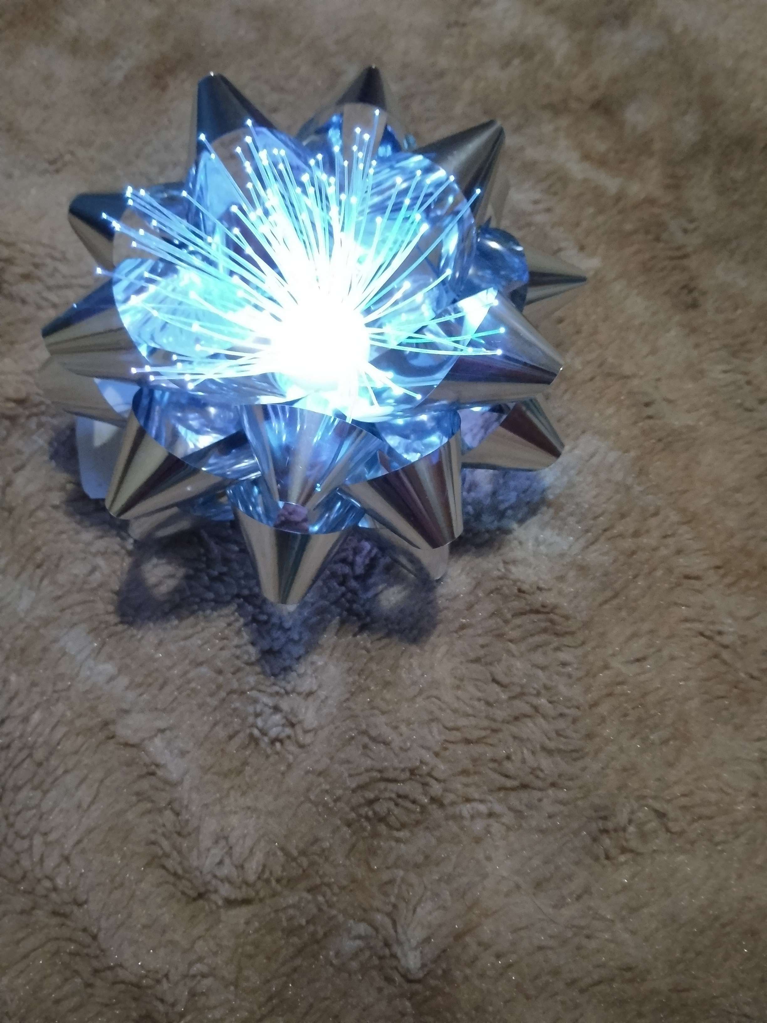 Фотография покупателя товара Светодиодная игрушка «Бант-звезда» 9 × 6 × 9 см, батарейки LR44х3, свечение мульти, серебристая