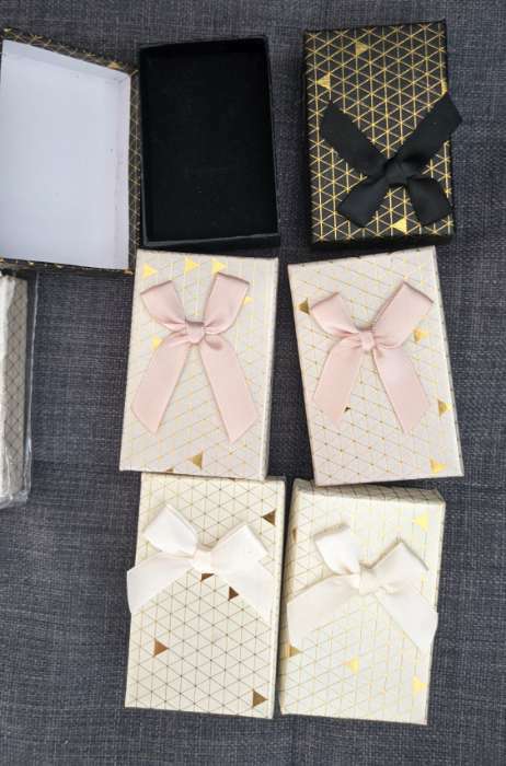 Фотография покупателя товара Коробочка подарочная под кольцо «Треугольники» блестящие, 5×5 (размер полезной части 4,5×4,5 см), цвет МИКС - Фото 4