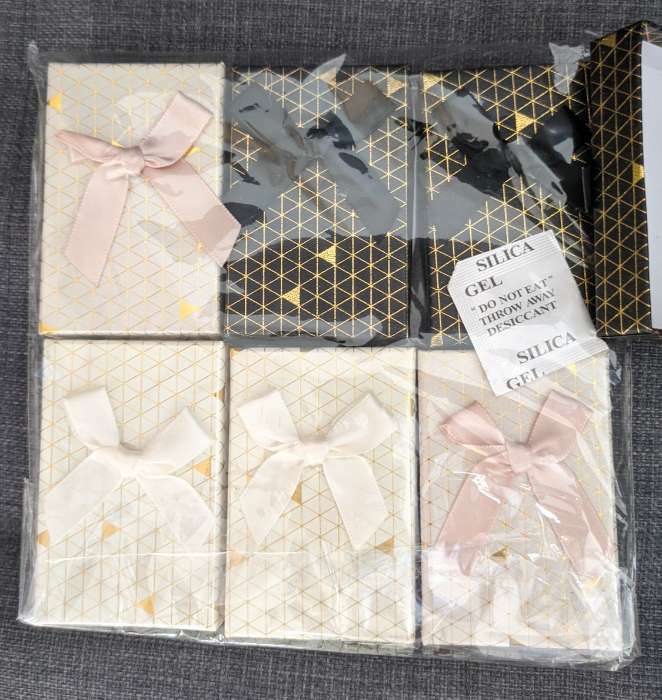 Фотография покупателя товара Коробочка подарочная под набор «Треугольники» блестящие, 5×8 (размер полезной части 4,8×7,7 см), цвет МИКС