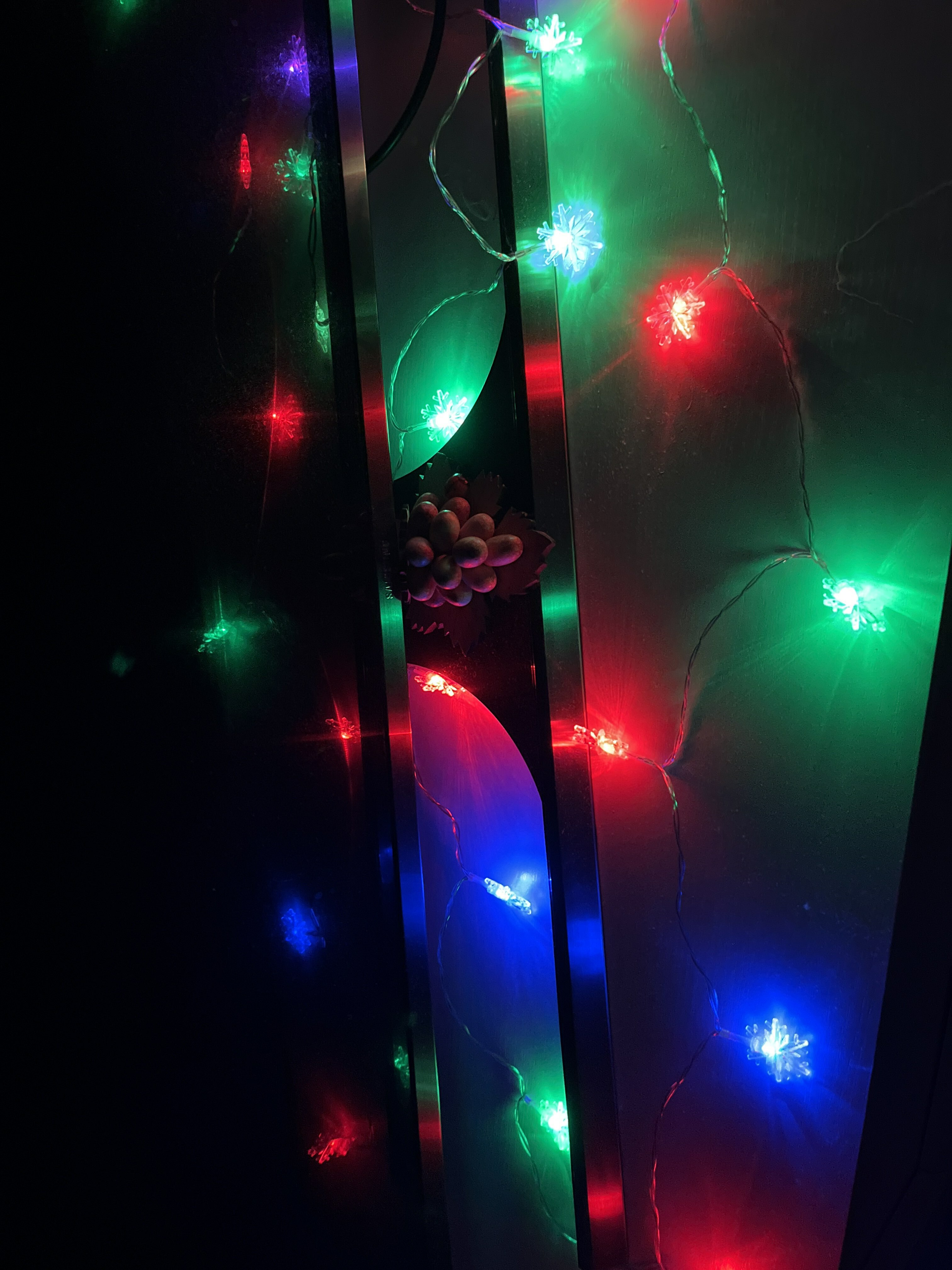 Фотография покупателя товара Гирлянда «Нить» 3 м с насадками «Снежинки большие», IP20, прозрачная нить, 20 LED, свечение мульти (RG/RB), мигание, USB