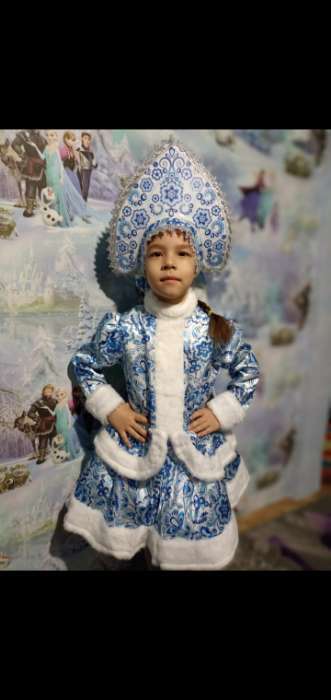 Фотография покупателя товара Карнавальный костюм «Снегурочка», бело-голубые узоры, размер 36, рост 140 см - Фото 2