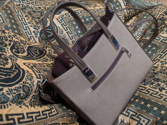 Фотография покупателя товара Сумка женская на молнии TEXTURA, средний размер, белая - Фото 5