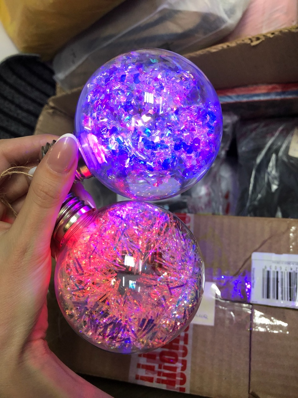 Фотография покупателя товара Набор ёлочных шаров «Звёздочки серебристые» 3 шт., батарейки, 5 LED, свечение белое - Фото 1