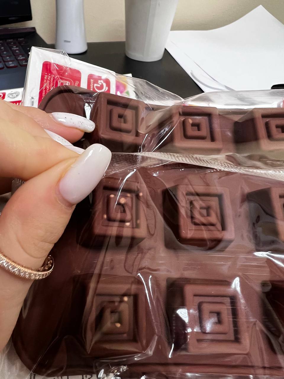 Фотография покупателя товара Форма для шоколада Доляна «Конфетка», 21×10 см, 15 ячеек (2,3×2,3 см), цвет коричневый - Фото 6