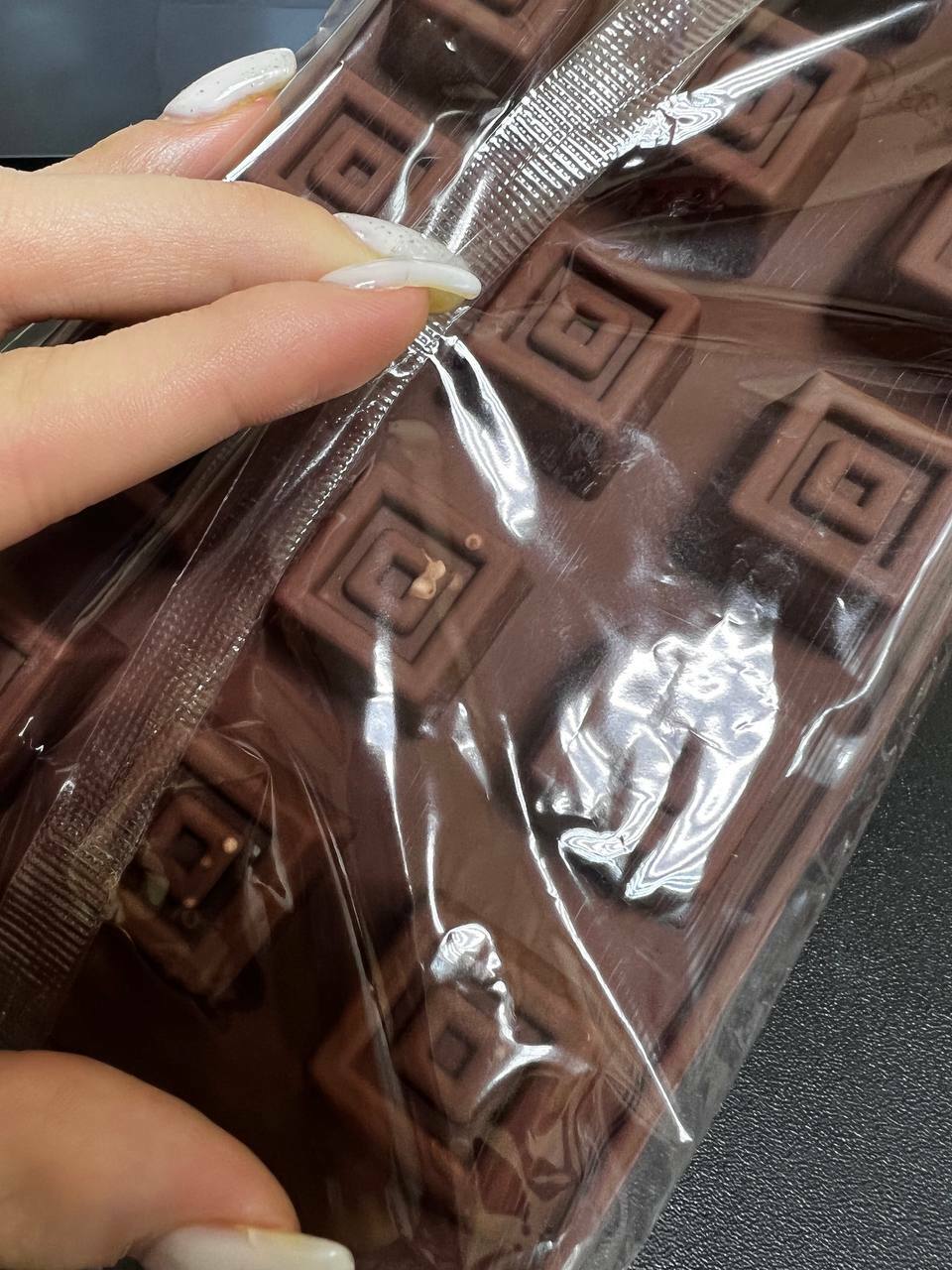 Фотография покупателя товара Форма для шоколада Доляна «Конфетка», 21×10 см, 15 ячеек (2,3×2,3 см), цвет коричневый - Фото 5