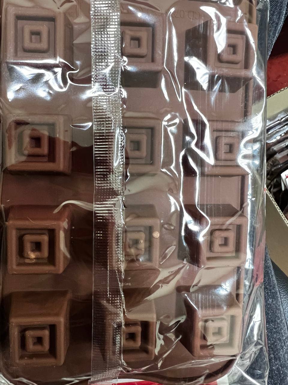 Фотография покупателя товара Форма для шоколада Доляна «Конфетка», 21×10 см, 15 ячеек (2,3×2,3 см), цвет коричневый - Фото 4