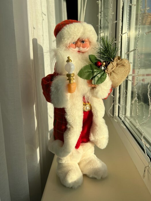 Фотография покупателя товара Дед Мороз "В красной шубе с подарками" двигается, 40 см - Фото 6