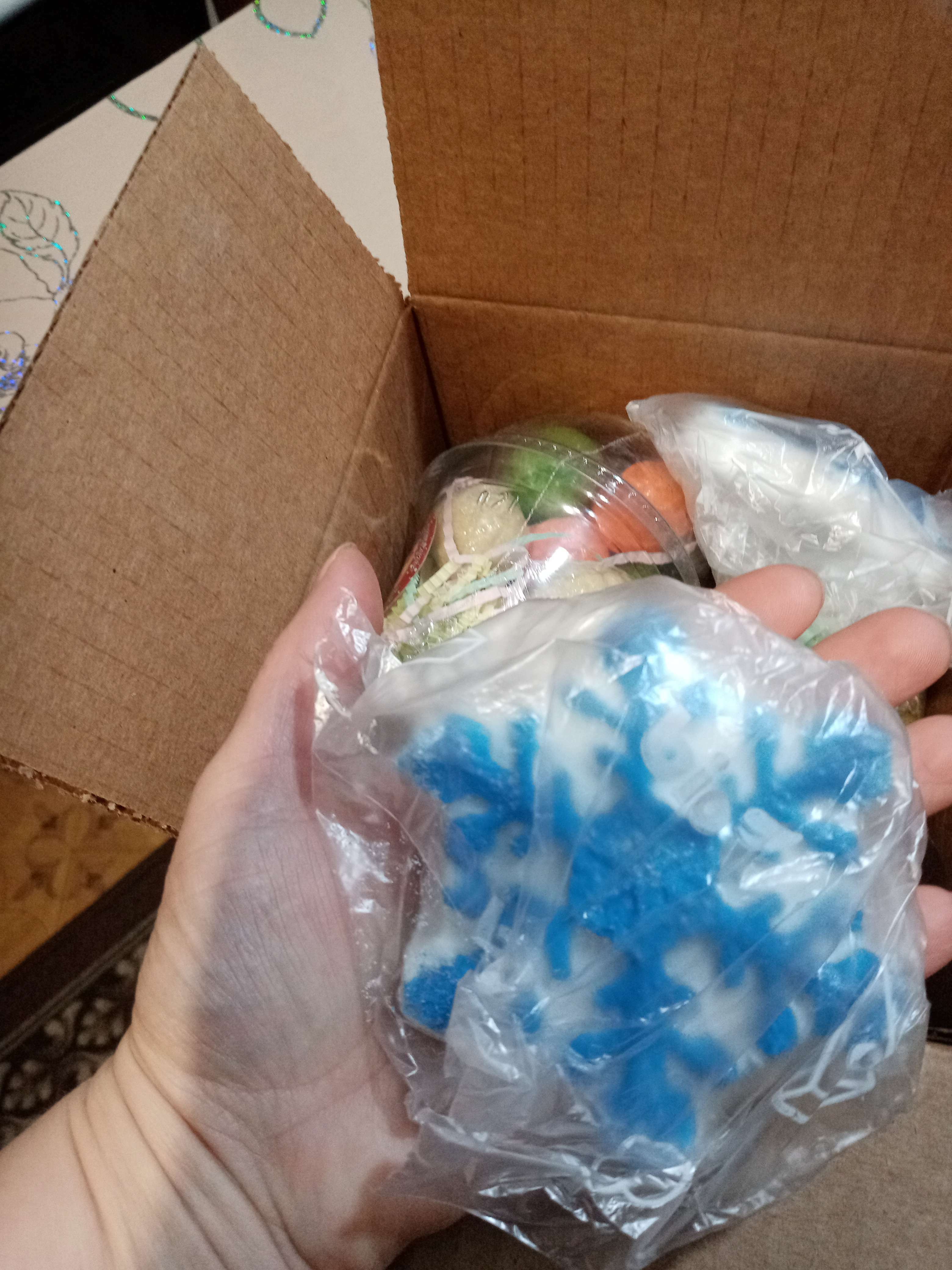 Фотография покупателя товара Бомбочка для ванн «Снежинка», голубая, с ароматом шоколада, 100 г