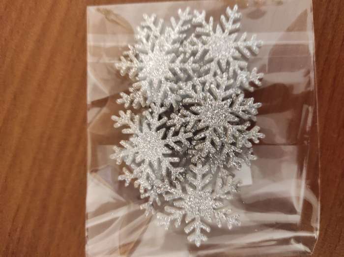 Фотография покупателя товара Новогодний набор для декора «Снежинки», на клеевой основе - Фото 2