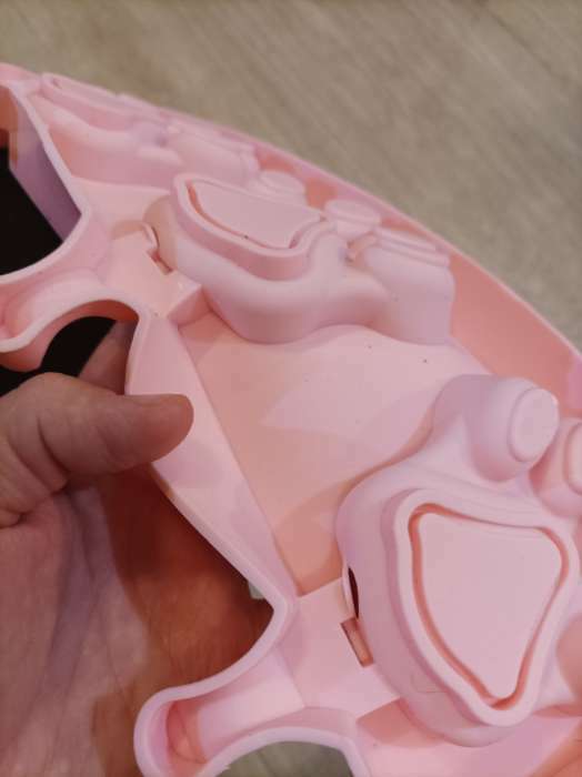 Фотография покупателя товара Форма для мороженого «Лапки», силикон, 26×14 см, 4 ячейки (8,5×8,5 см), цвет МИКС - Фото 2
