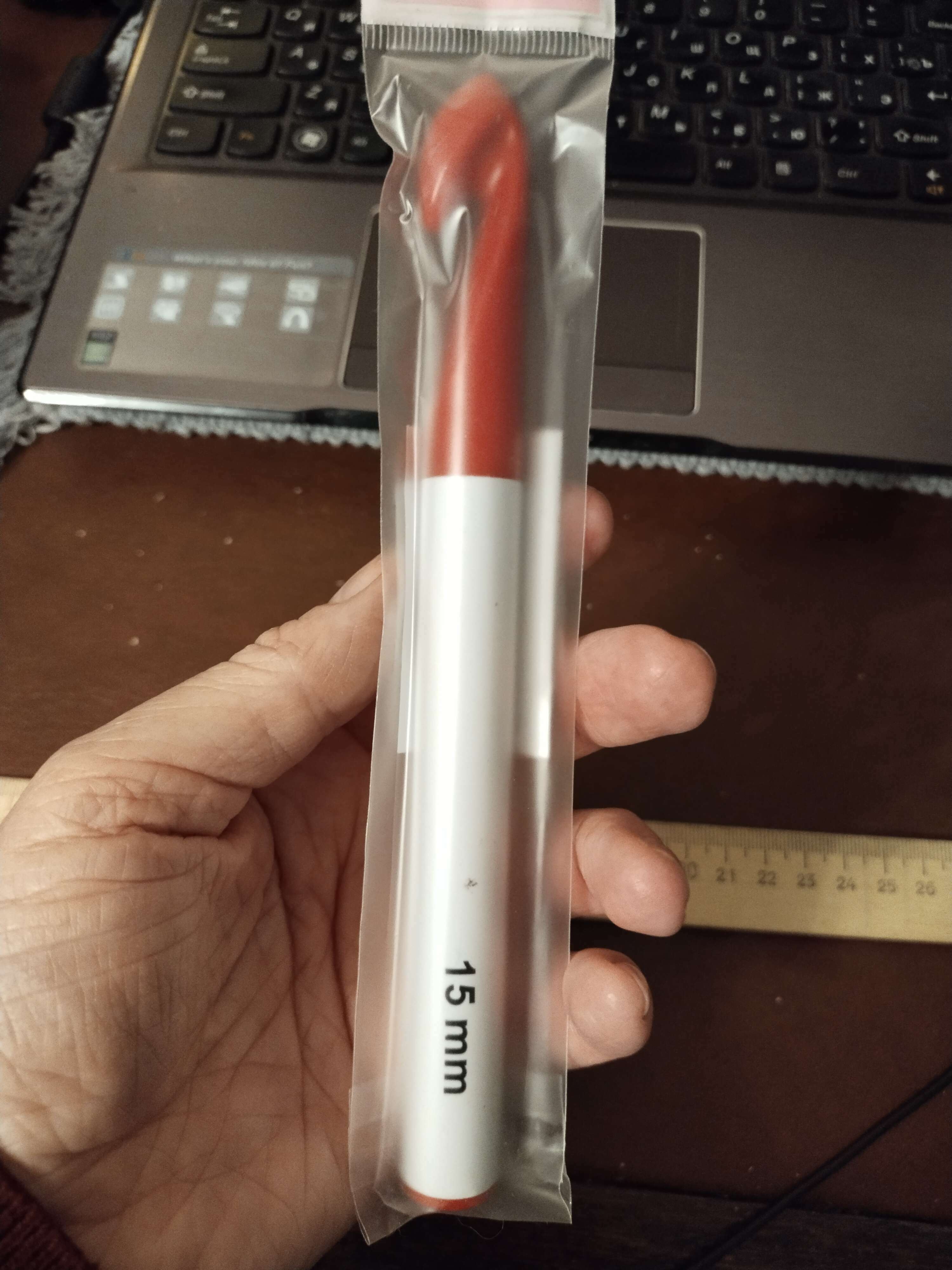 Фотография покупателя товара Крючок для вязания, d = 15 мм, 17 см, цвет белый/красный