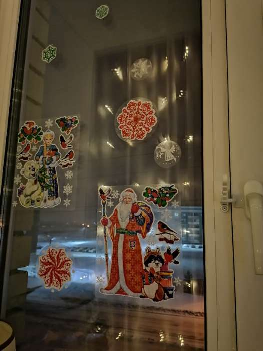 Фотография покупателя товара Набор наклеек на окна "Новогодний" снежинки, Снегурочка и Дед Мороз, 37 х 37 см - Фото 1