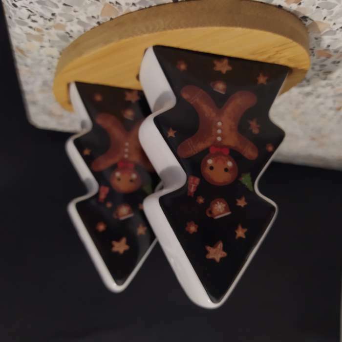 Фотография покупателя товара Набор керамический для специй на деревянной подставке Доляна «Новый год. Золотая снежинка», 2 предмета: солонка, перечница - Фото 5