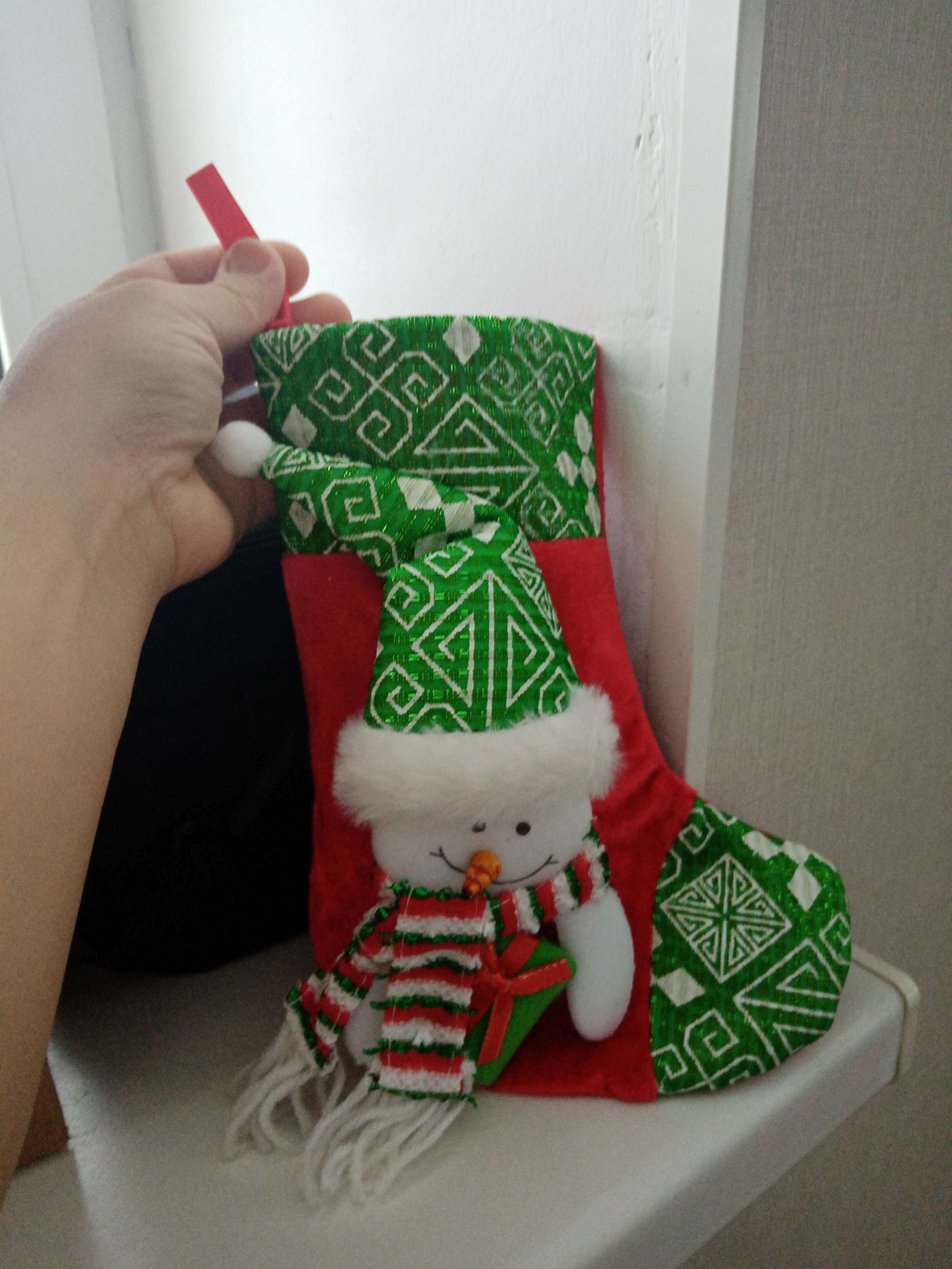 Фотография покупателя товара Носок для подарков "Подарочек" Снеговик, 18х25 см, красно-зелёный - Фото 1
