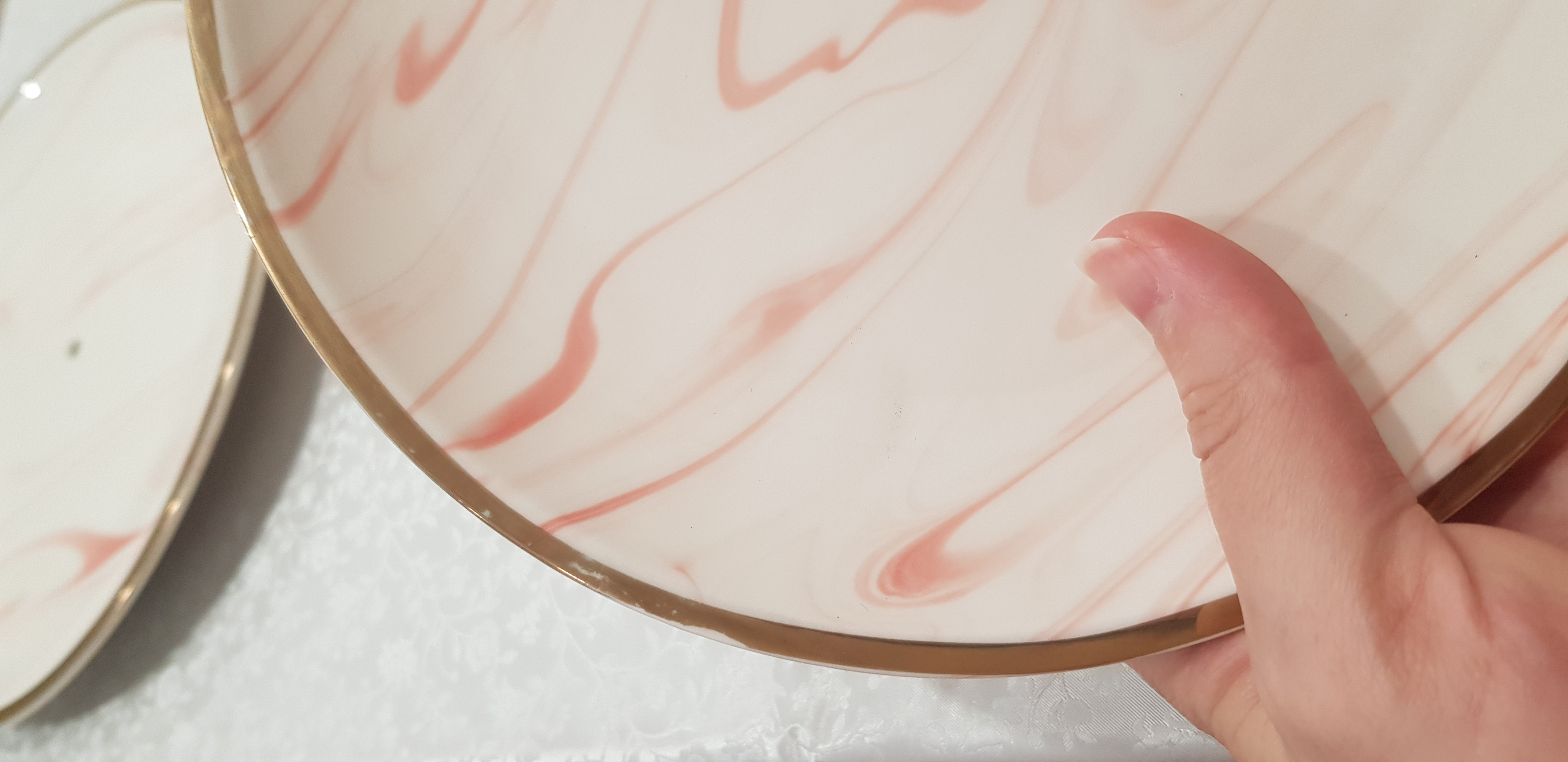 Фотография покупателя товара Блюдо керамическое 2-х ярусное «Мрамор», d=20,5/25 см, цвет розовый - Фото 1