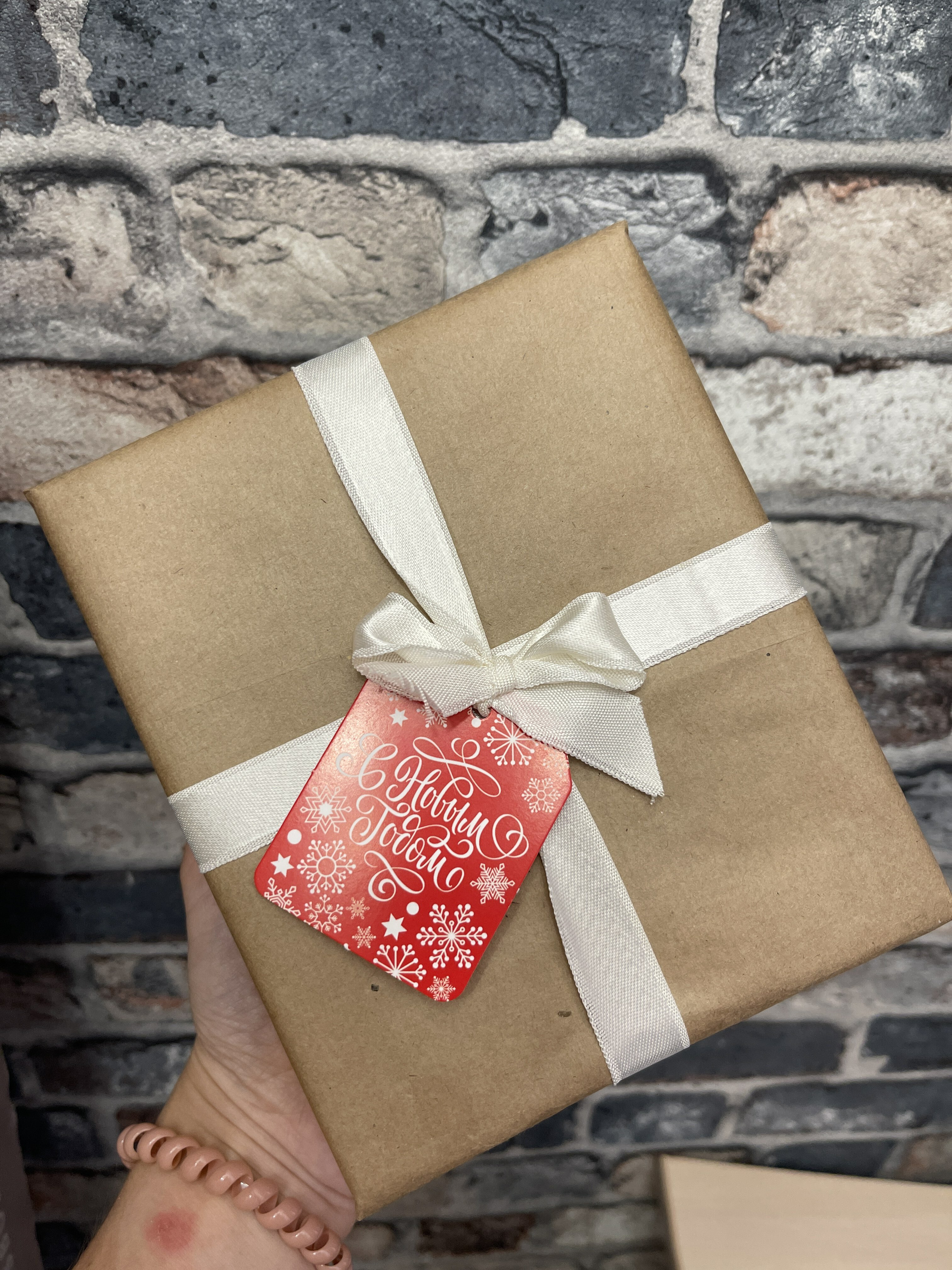 Фотография покупателя товара Шильдик на подарок «Посылка от Деда Мороза», набор 6 штук, 16 × 24 см - Фото 1