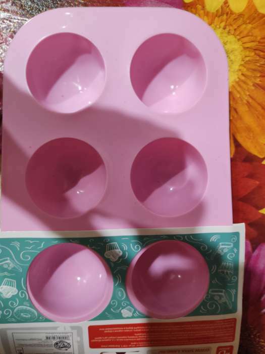 Фотография покупателя товара УЦЕНКА Форма силиконовая для выпечки Доляна «Полусферы», 24×16 см, 6 ячеек, d=5,5 см, цвет МИКС - Фото 10