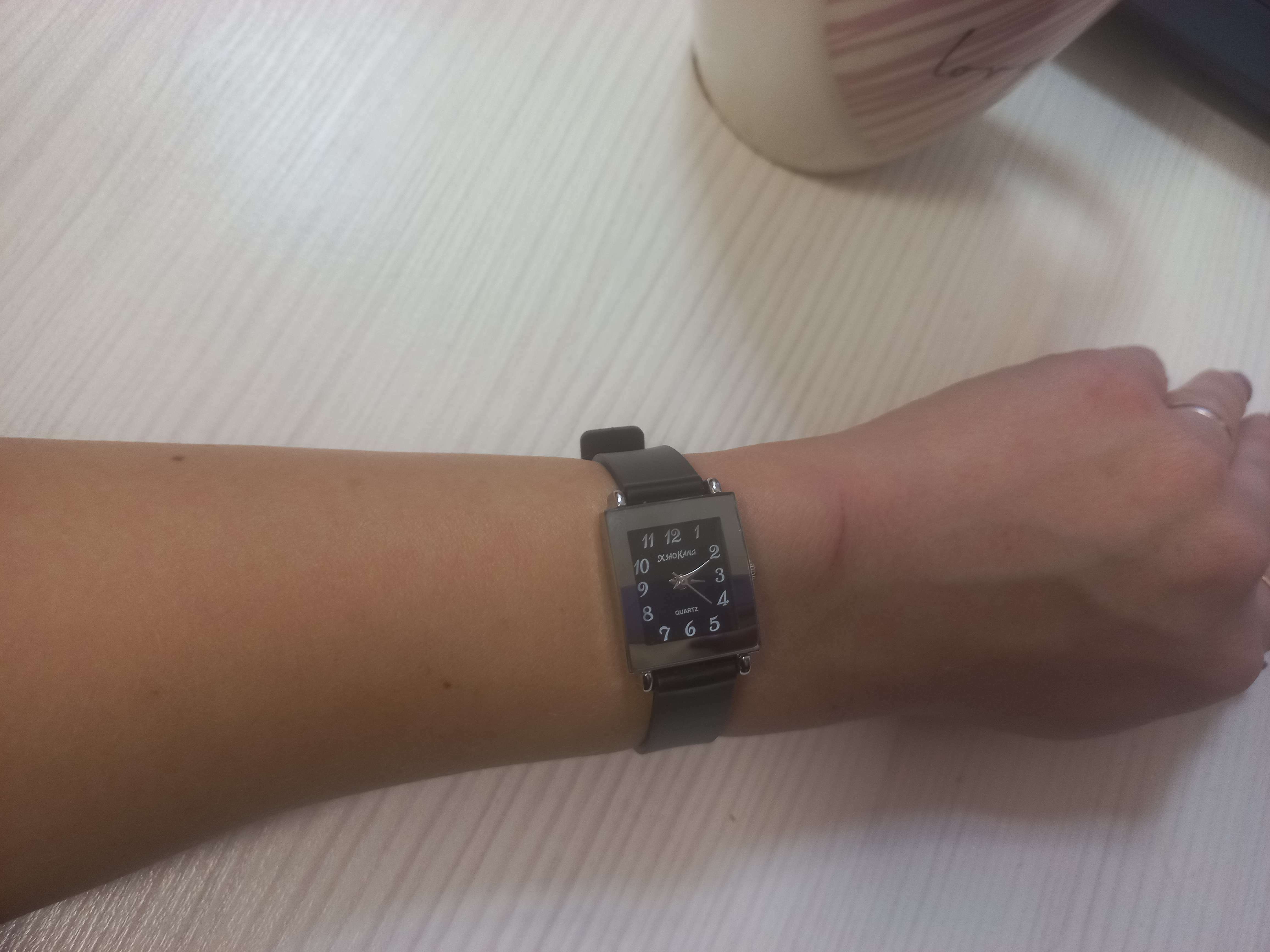 Фотография покупателя товара Часы наручные женские "Берни", дискретный ход, ремешок 17.3 см, микс