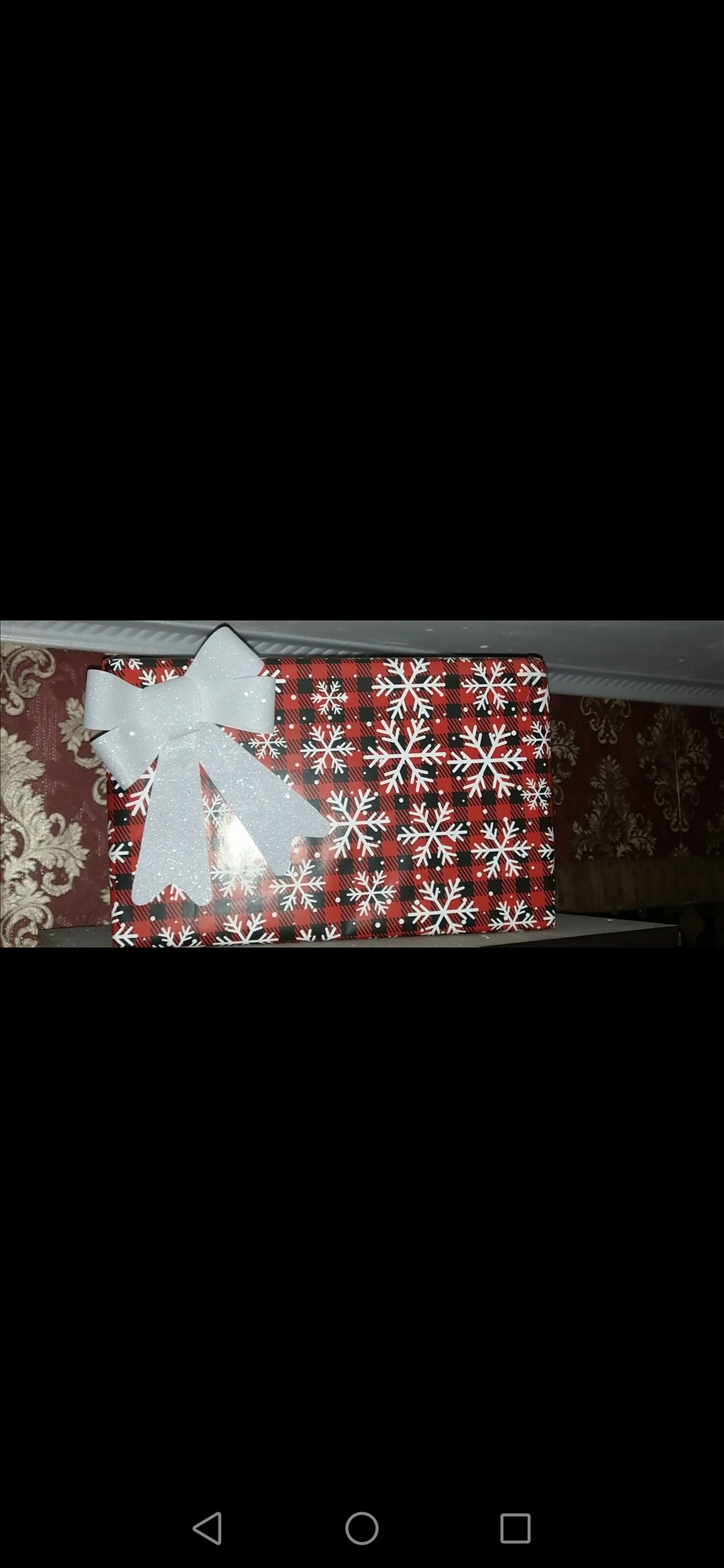 Фотография покупателя товара Бумага упаковочная глянцевая "Снегопад", 70 х 100 см, 1 лист