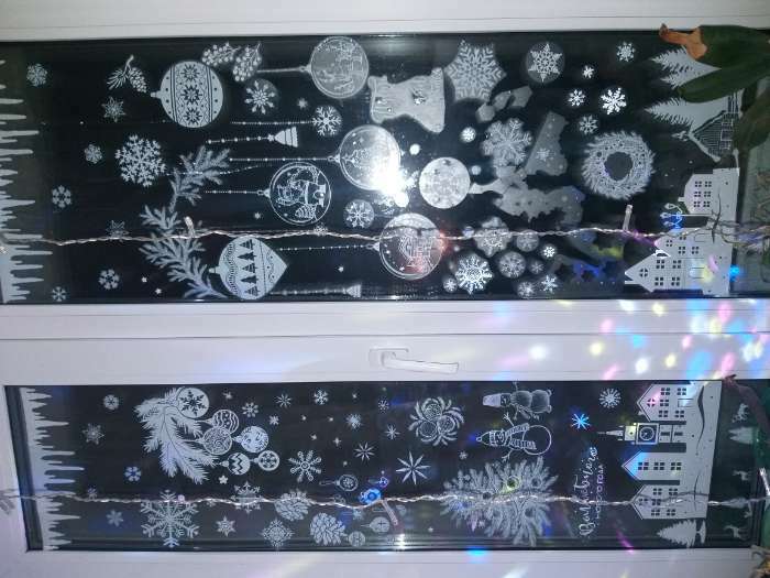 Фотография покупателя товара Наклейки для окон «Cнежинки», многоразовая, 33 х 50 см, Новый год - Фото 11