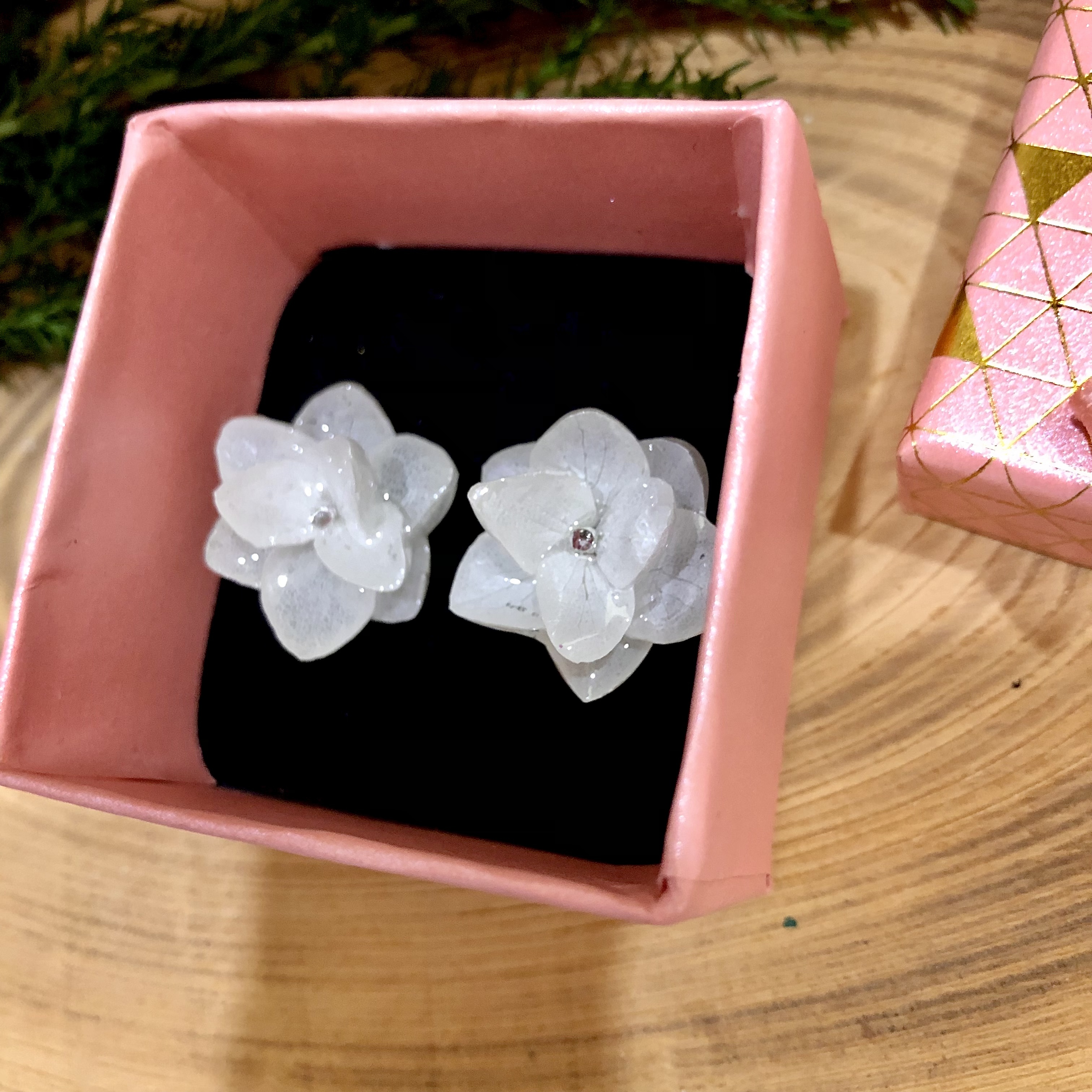 Фотография покупателя товара Коробочка подарочная под кольцо «Треугольники» блестящие, 5×5 (размер полезной части 4,5×4,5 см), цвет МИКС