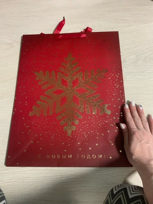 Фотография покупателя товара Пакет «Золотая снежинка», 31×40×11 см - Фото 1