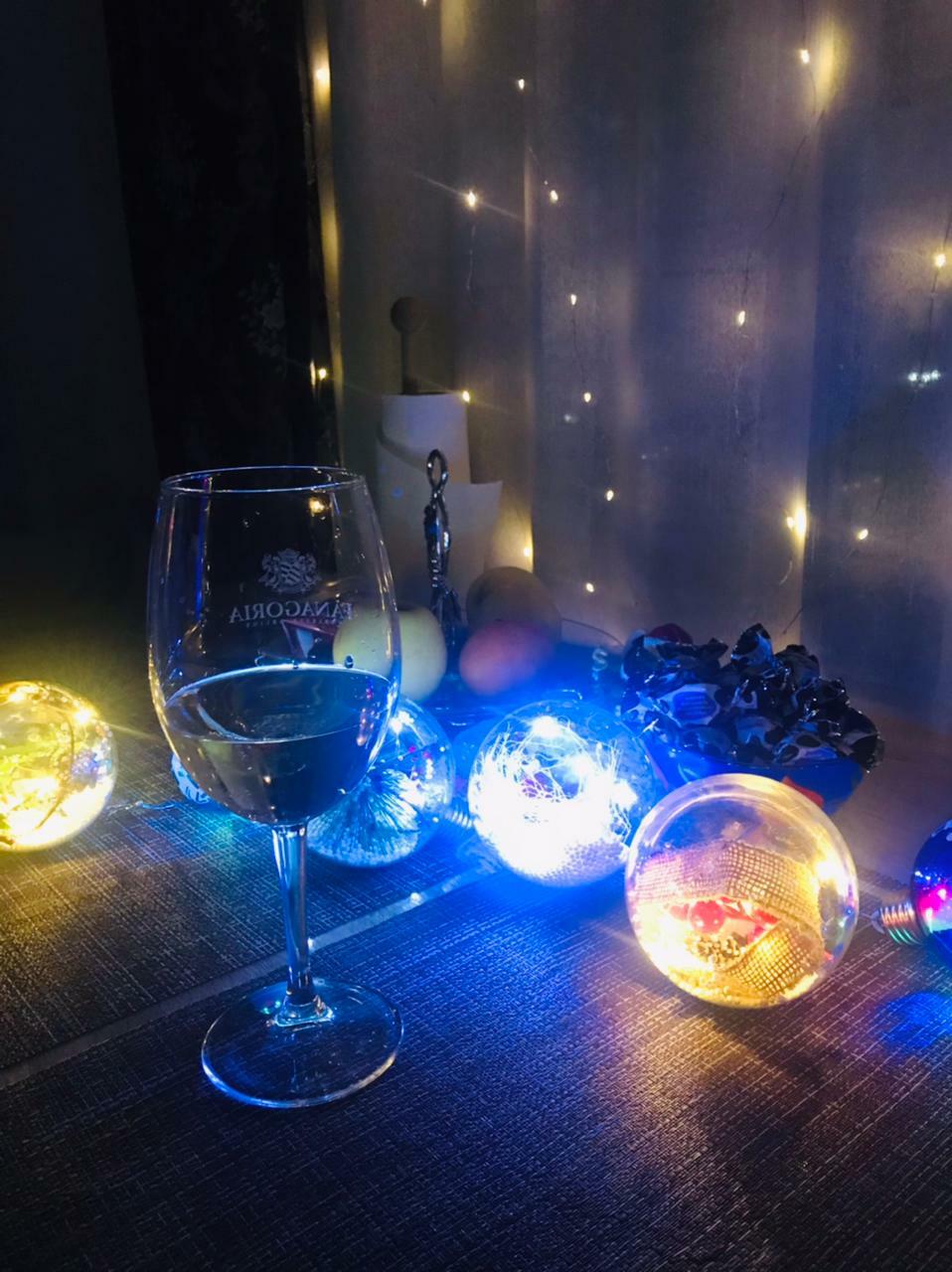 Фотография покупателя товара Набор ёлочных шаров «Веточки и шишки», 2 шт, d=10 см, 5 LED, от батареек, свечение белое - Фото 1