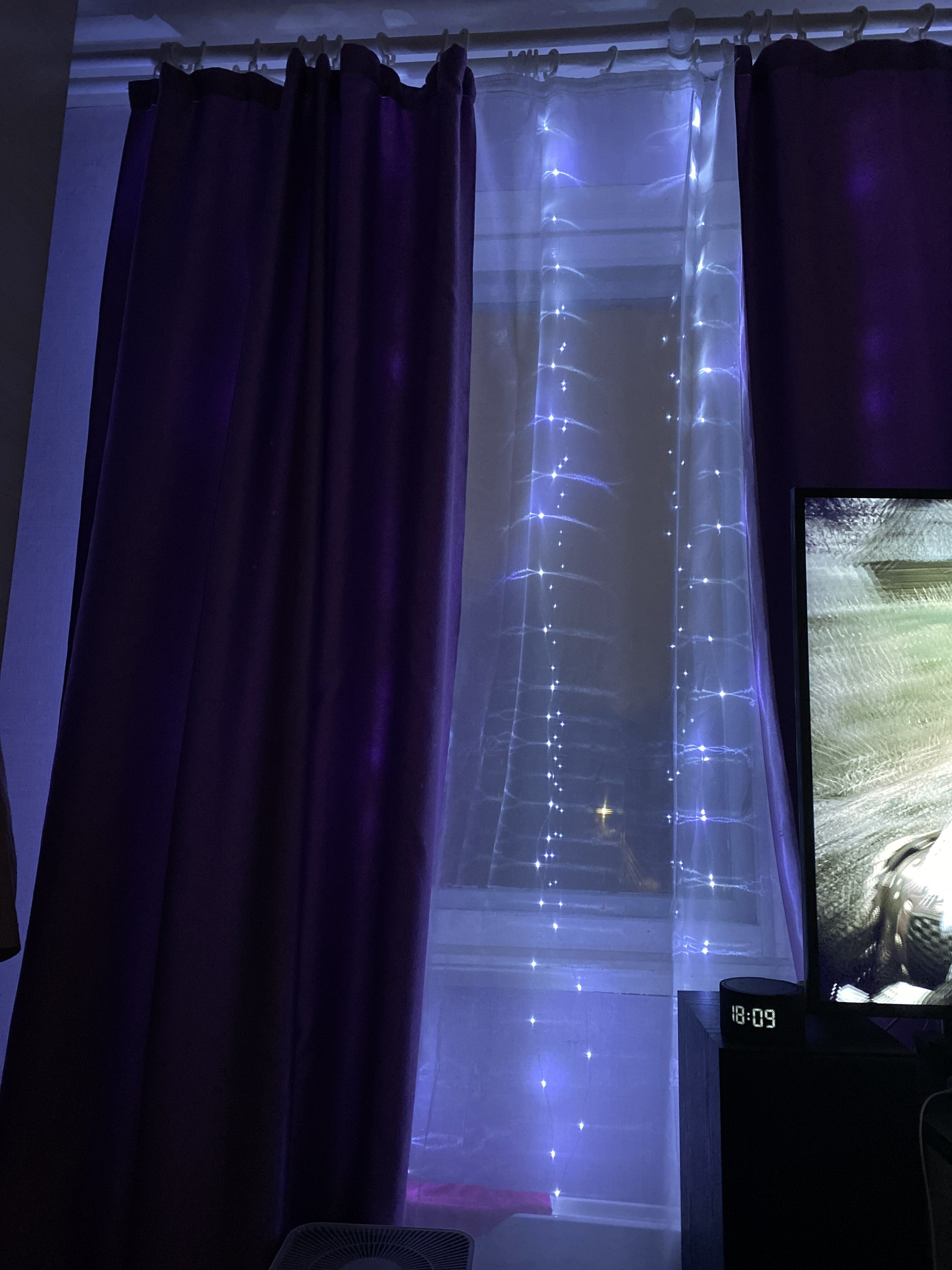 Фотография покупателя товара Гирлянда «Занавес» 2.8 × 3 м роса на крючках, с пультом, IP20, серебристая нить, 300 LED, свечение белое, 8 режимов, USB - Фото 8