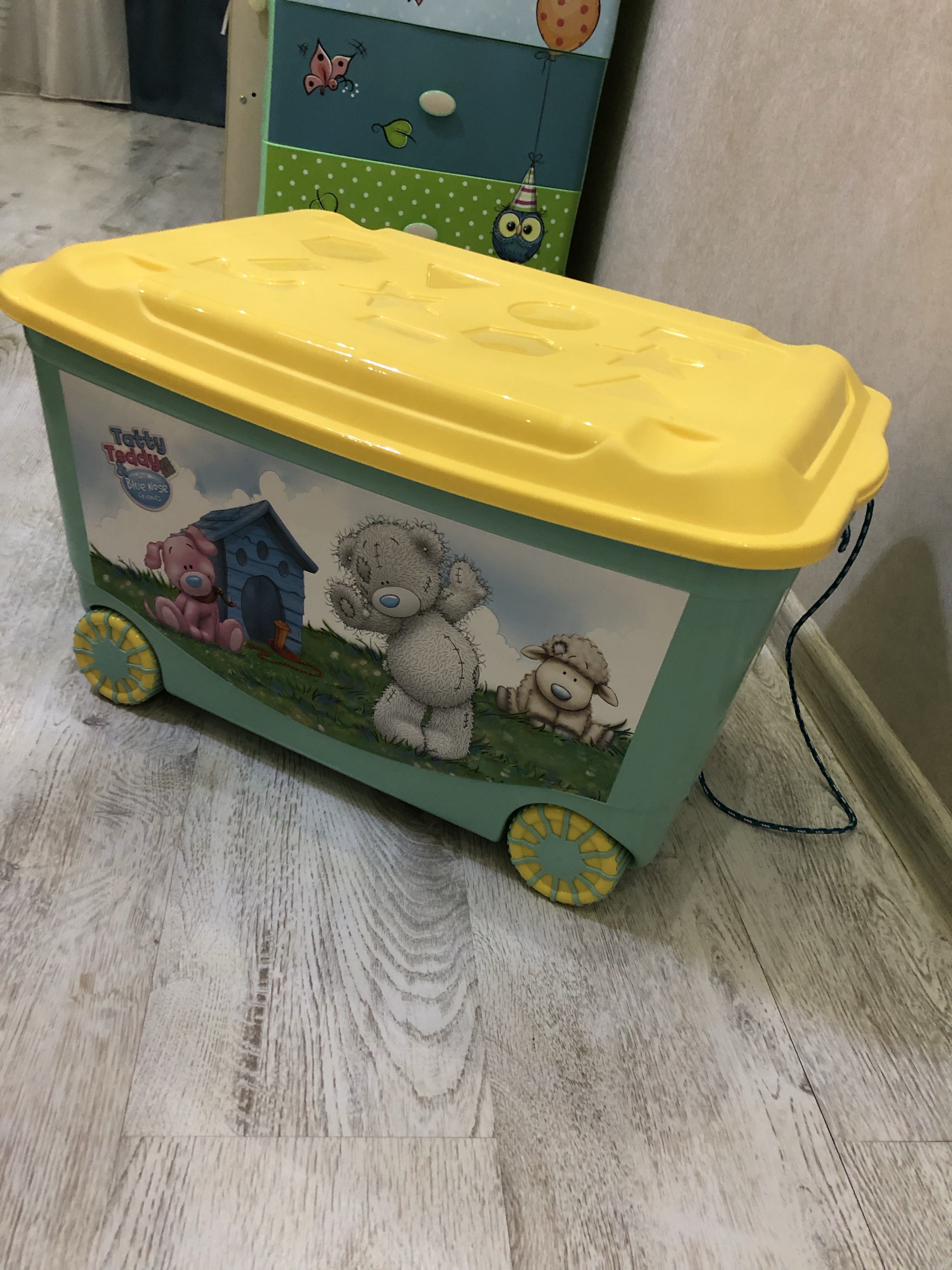 Фотография покупателя товара Ящик для игрушек на колёсах с аппликацией Me to you, зелёный - Фото 3