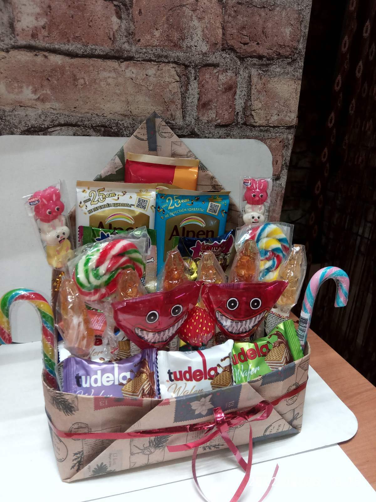 Фотография покупателя товара Бумага упаковочная крафтовая «Почтовые марки», 50 х 70 см - Фото 4