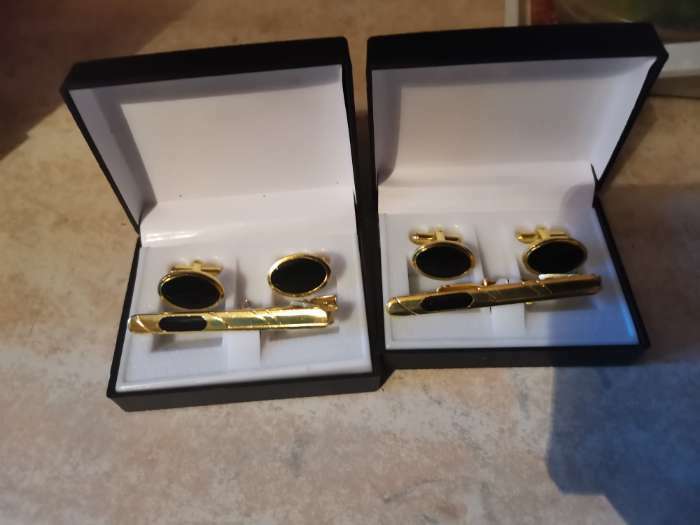 Фотография покупателя товара Набор мужской «Запонки + Зажим (6 см) для галстука» овал с эмалью, цвет чёрный в золоте - Фото 1