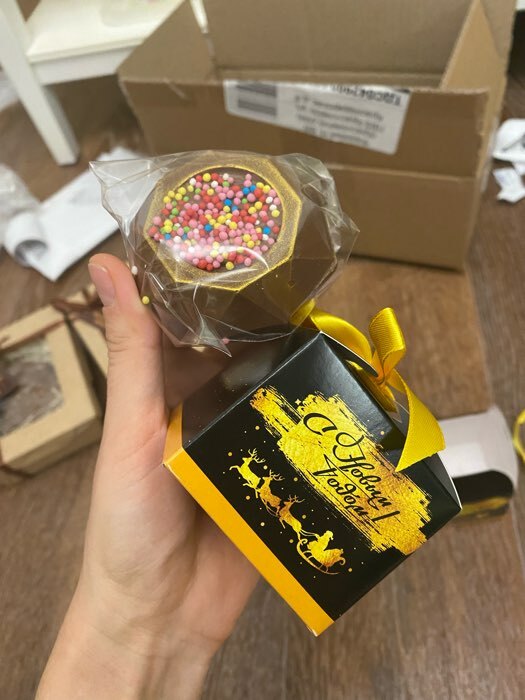 Фотография покупателя товара Шоколадная бомбочка с маршмеллоу "Волшебного Нового года", молочный шоколад, 38 г