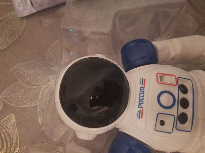 Фотография покупателя товара Робот радиоуправляемый «Космонавт», интерактивный, русский чип, жесты, с аккумулятором - Фото 2