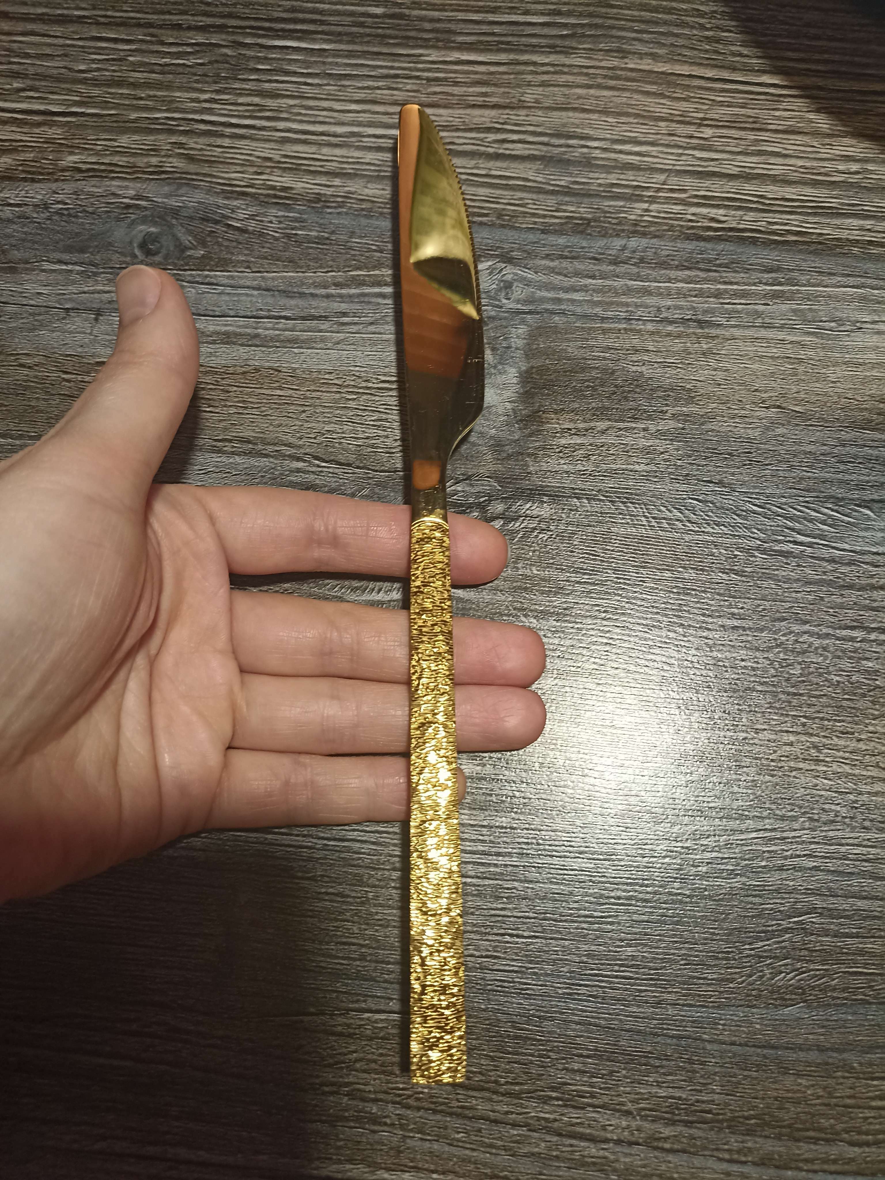 Фотография покупателя товара Нож столовый из нержавеющей стали Magistro «Олин GOLD», длина 22,5 см, на подвесе, цвет золотой
