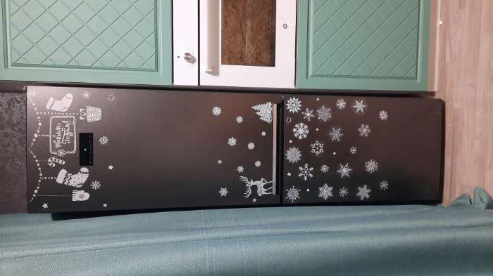 Фотография покупателя товара Наклейки на окна "Новогодние" Олень, снежинки, 26 х 21 см - Фото 1