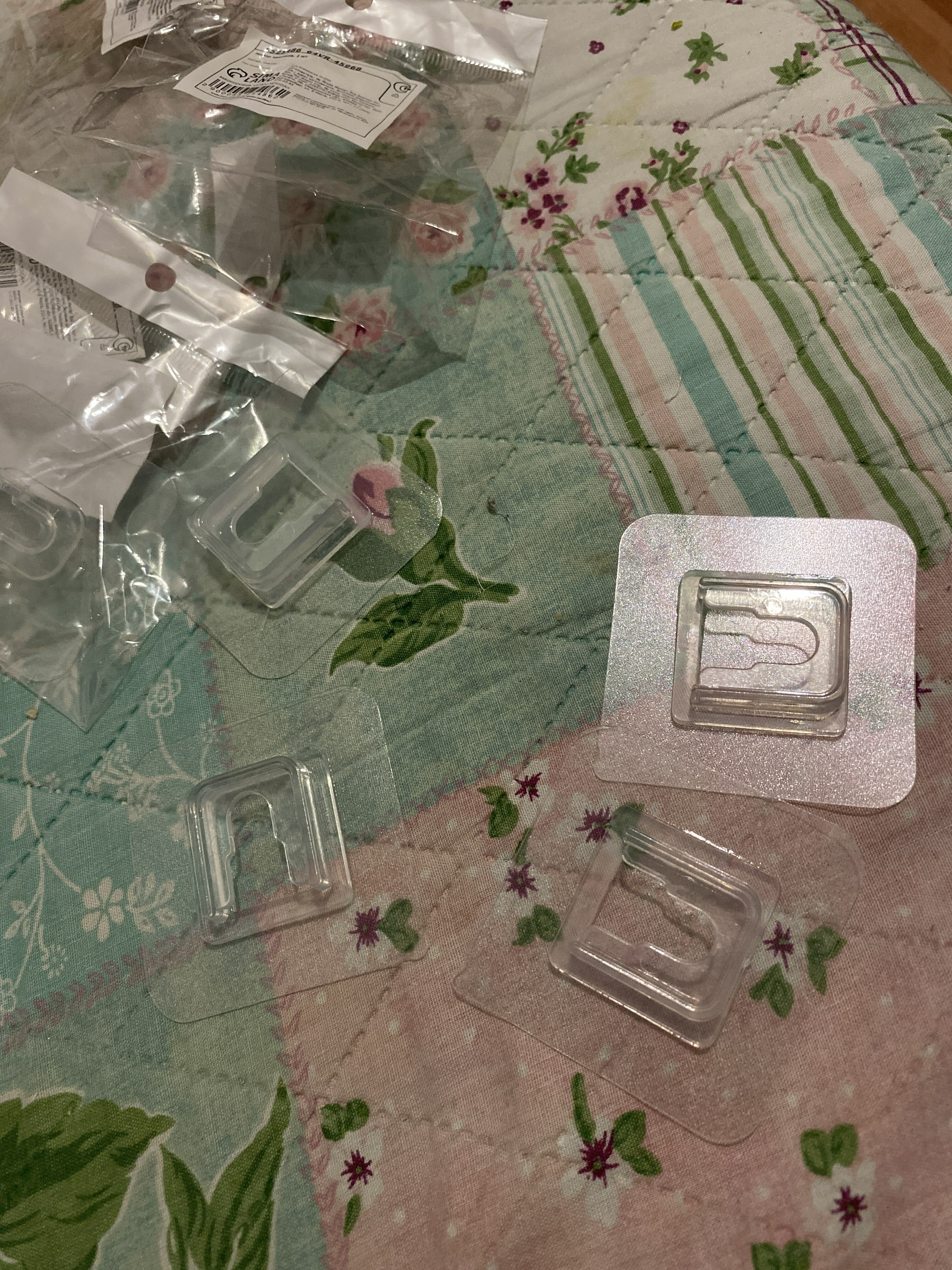 Фотография покупателя товара Крючки держатели двойные самоклеящиеся Доляна, набор 2 шт, 5,7×5,7×1 см, прозрачный