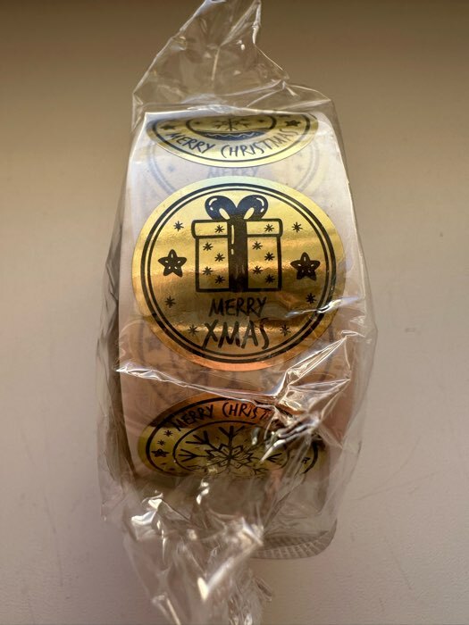Фотография покупателя товара Наклейки с тиснением в рулоне "Mary Christmas", 500 шт,2,5 х 2,5 см - Фото 6