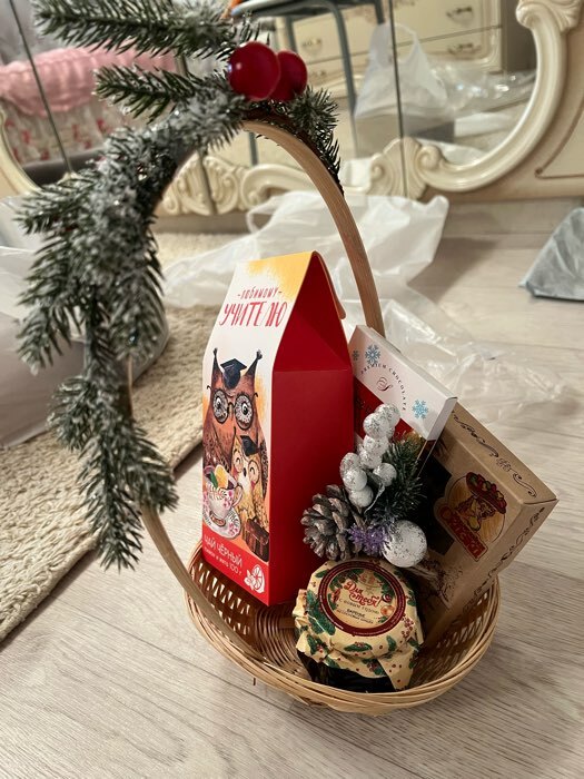 Фотография покупателя товара Декор "Зимние грезы" хвоя ягодки и шишка иней, 16 см - Фото 1