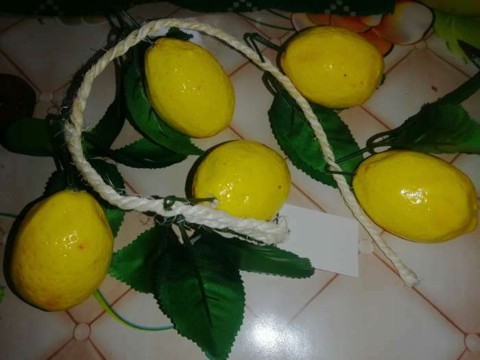 Фотография покупателя товара Муляж "Связка 5 лимонов" 50 см (размер лимона 7х5 см) - Фото 3