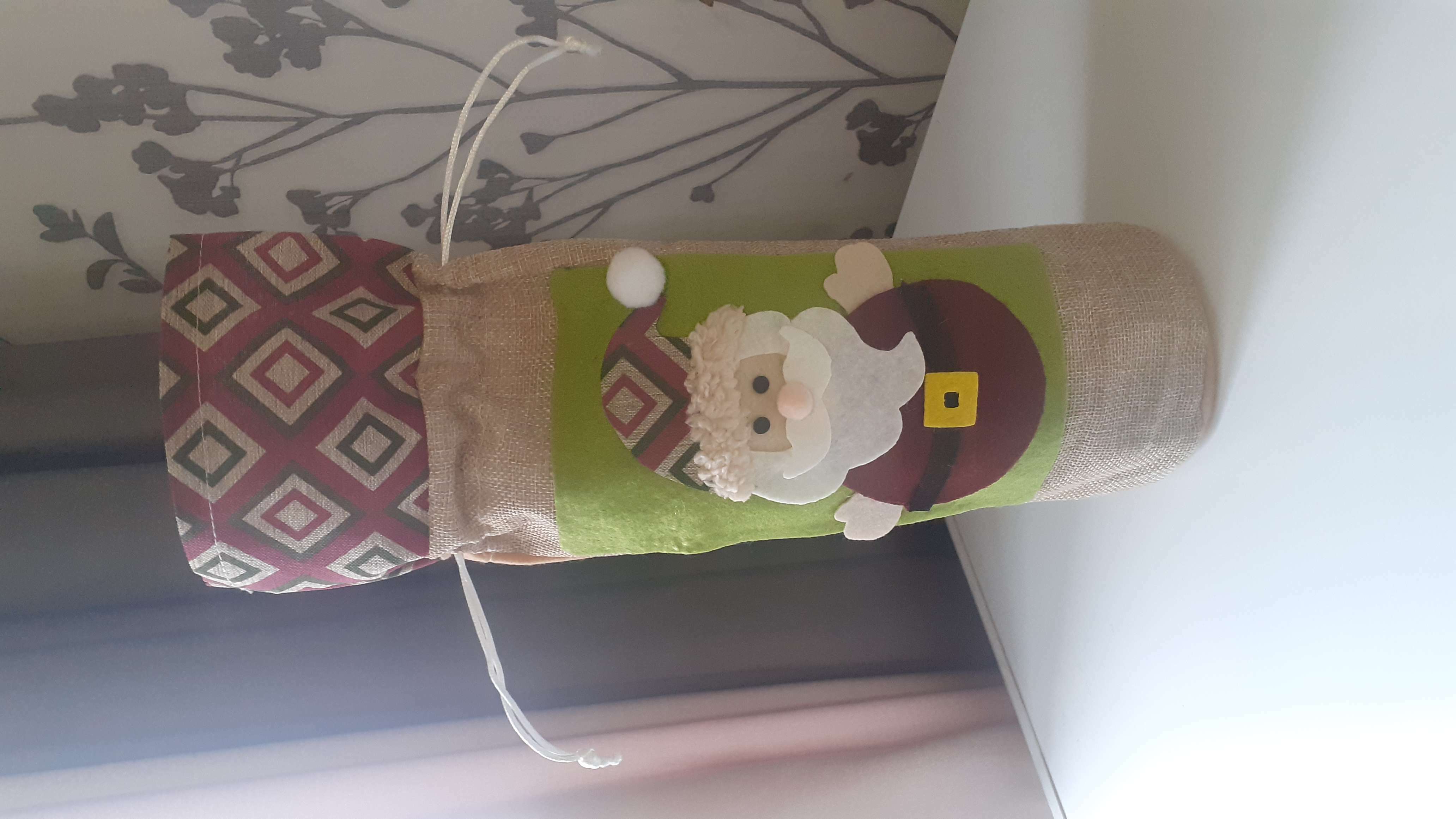 Фотография покупателя товара Чехол на бутылку «Дед Мороз» шапочка с рисунком, цвета МИКС - Фото 1