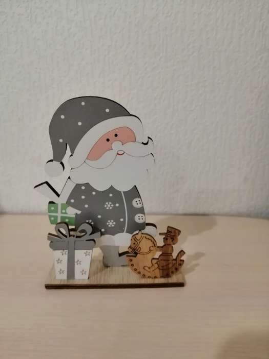 Фотография покупателя товара Новогодний настольный декор «Дед Мороз с подарками» 3.5×9.5×16 см - Фото 2