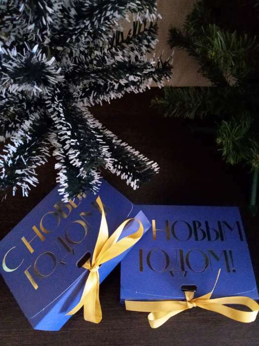 Фотография покупателя товара Коробка подарочная новогодняя складная «С Новым годом», тиснение, синий, 16.5×12×5 см - Фото 5