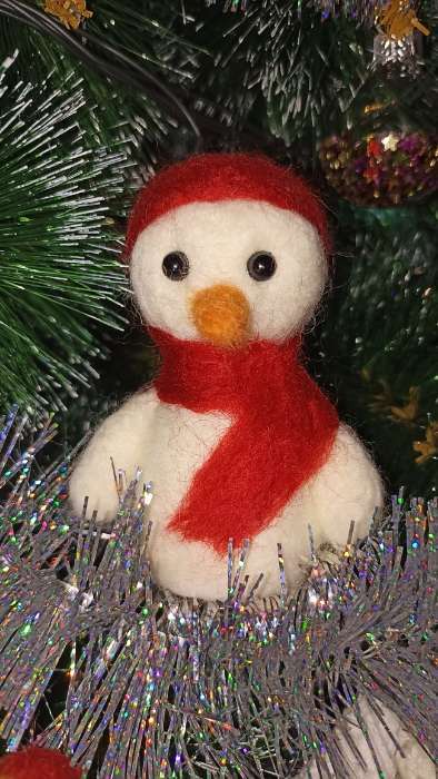 Фотография покупателя товара Новогодняя игрушка из шерсти «Новый год! Снеговик», с ёлочным шаром